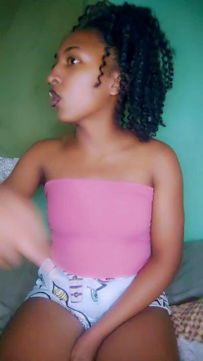 Candis19 live cam on Cam4