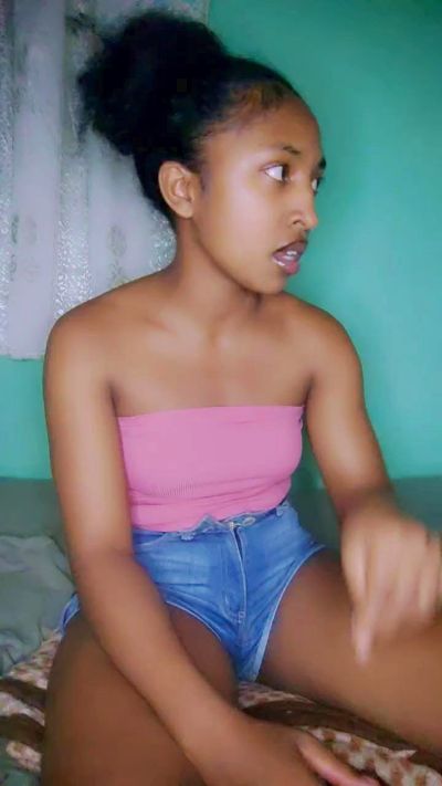 Candis19 live cam on Cam4