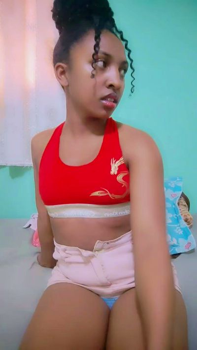Candis19 live cam on Cam4