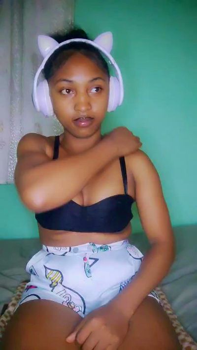 Candis19 live cam on Cam4