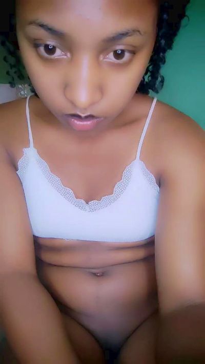 Candis19 live cam on Cam4