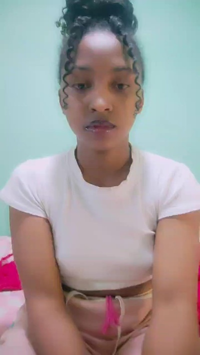 Candis19 live cam on Cam4