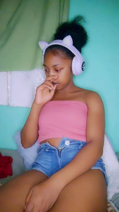 Candis19 live cam on Cam4