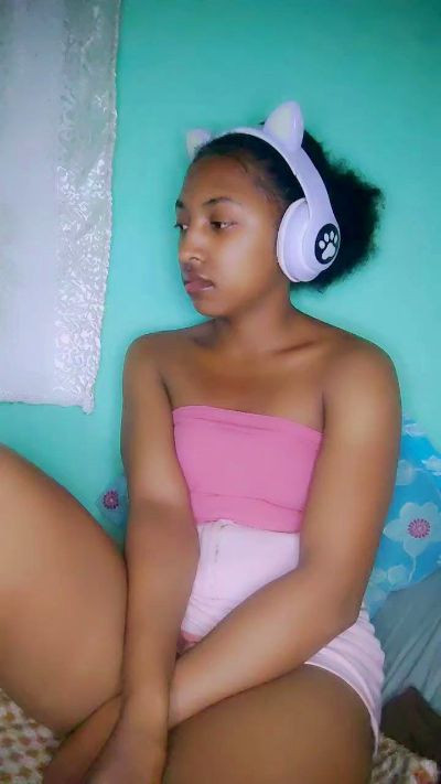Candis19 live cam on Cam4