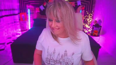CandyLadyyy live cam on Cam4