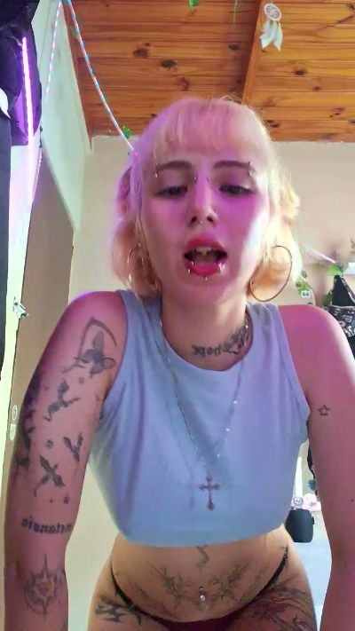 Candygl0w live cam on Cam4