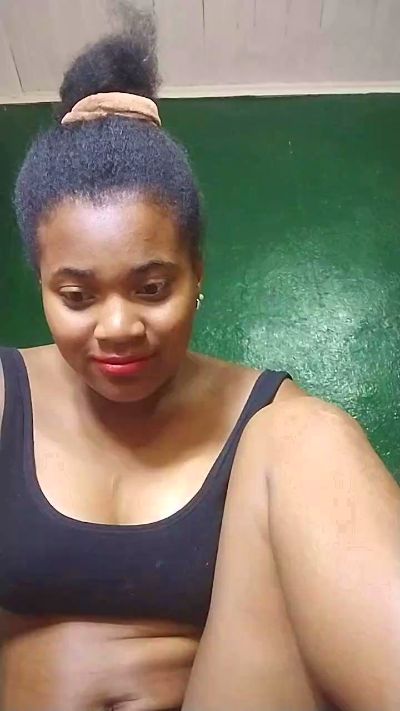 Caramelasu live female webcam from Madagascar