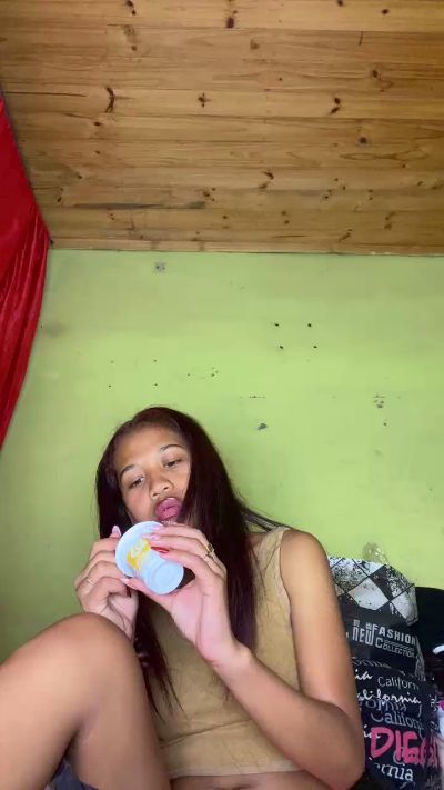 Caren05 live cam on Cam4