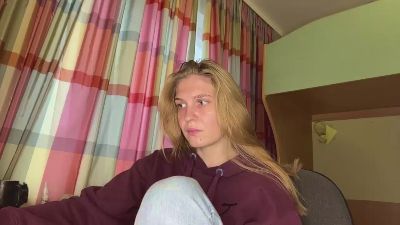 CarieWaltz live cam on Cam4