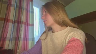 CarieWaltz live cam on Cam4