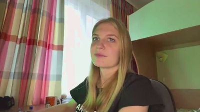 CarieWaltz live cam on Cam4