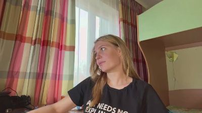 CarieWaltz live cam on Cam4