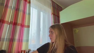 CarieWaltz live cam on Cam4