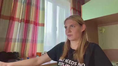 CarieWaltz live cam on Cam4
