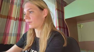 CarieWaltz live cam on Cam4