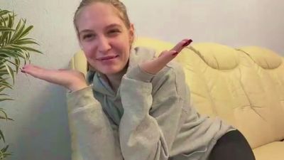 CarieWaltz live cam on Cam4