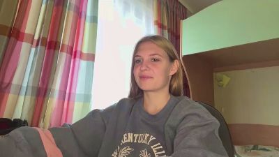CarieWaltz live cam on Cam4