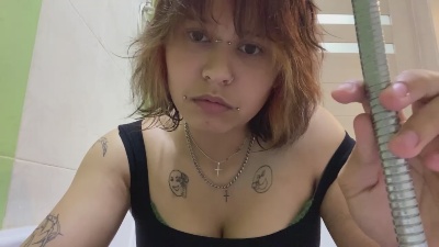 CarinRochez live cam on Cam4