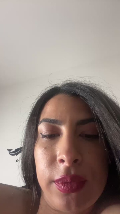 CarinaC – featured live webcam model on Server Cams (153 viewers)