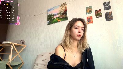 CarinaDrobot live cam on Cam4