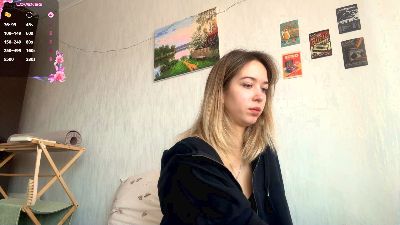 CarinaDrobot live cam on Cam4