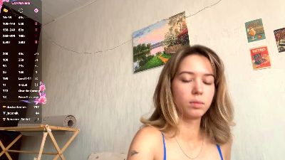 CarinaDrobot live cam on Cam4