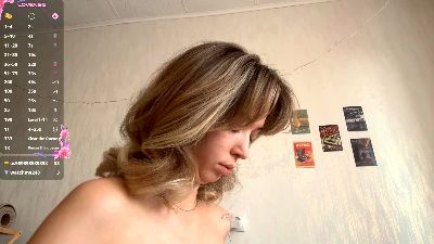 CarinaDrobot live cam on Cam4