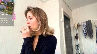 CarinaDrobot live cam on Cam4