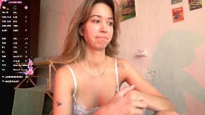 CarinaDrobot live cam on Cam4