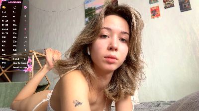 CarinaDrobot live cam on Cam4