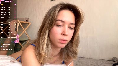 CarinaDrobot live cam on Cam4