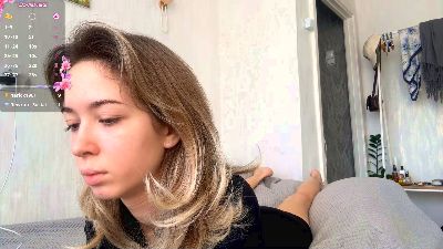 CarinaDrobot live cam on Cam4
