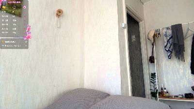 CarinaDrobot live cam on Cam4