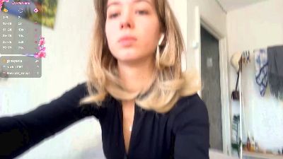CarinaDrobot live cam on Cam4