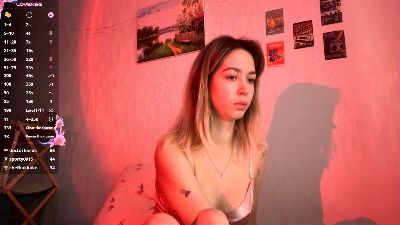 CarinaDrobot live cam on Cam4