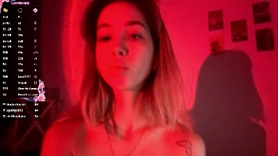 CarinaDrobot live cam on Cam4