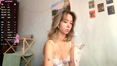 CarinaDrobot live cam on Cam4
