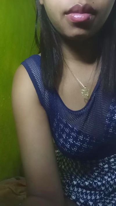 Carinahot02 live cam on Cam4