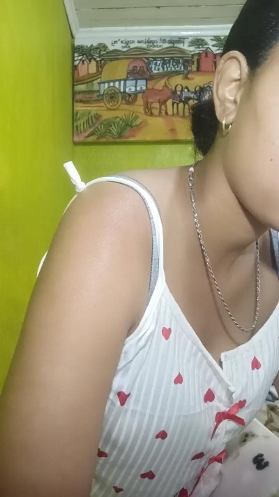 Carinahot02 live cam on Cam4