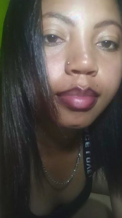 Carinahot02 live cam on Cam4