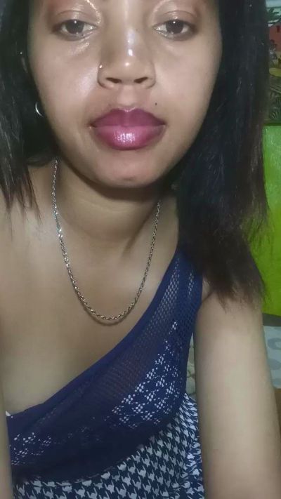 Carinahot02 live cam on Cam4