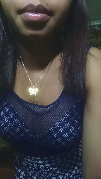 Carinahot02 live cam on Cam4