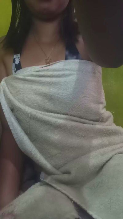 Carinahot02 live cam on Cam4