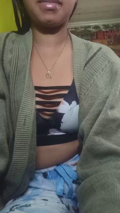 Carinahot02 live cam on Cam4
