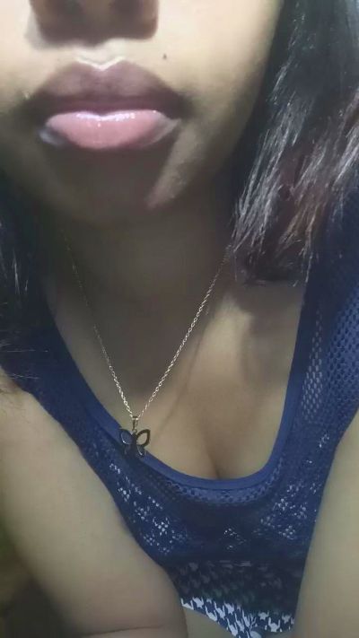 Carinahot02 live cam on Cam4