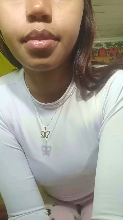 Carinahot02 live cam on Cam4