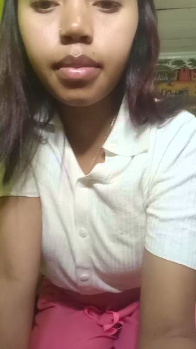 Carinahot02 live cam on Cam4
