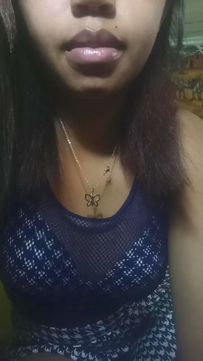 Carinahot02 live cam on Cam4