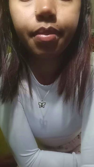 Carinahot02 live cam on Cam4