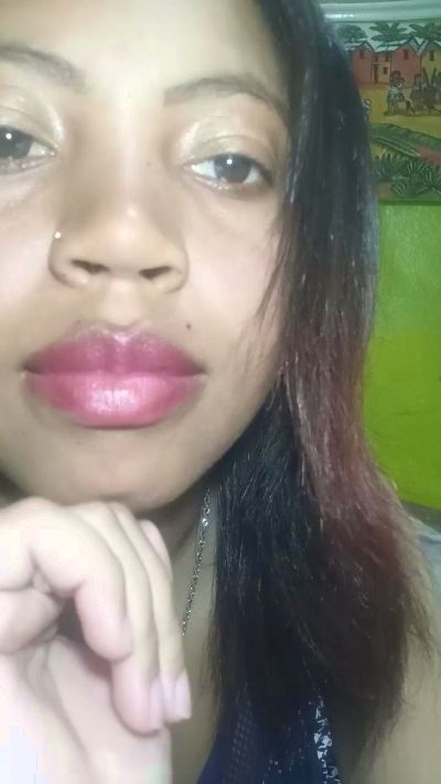 Carinahot02 live cam on Cam4